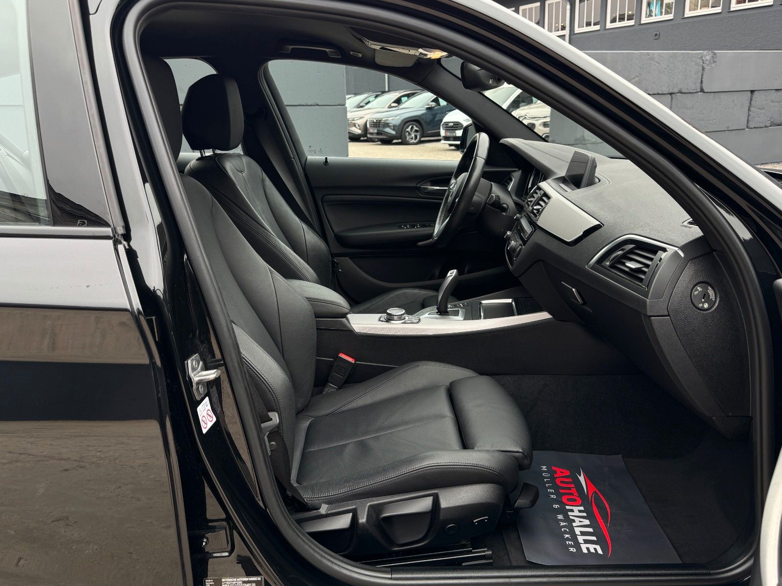 Fahrzeugabbildung BMW 120i Edition M Sport Shadow Leder Temp. SHZ PDC