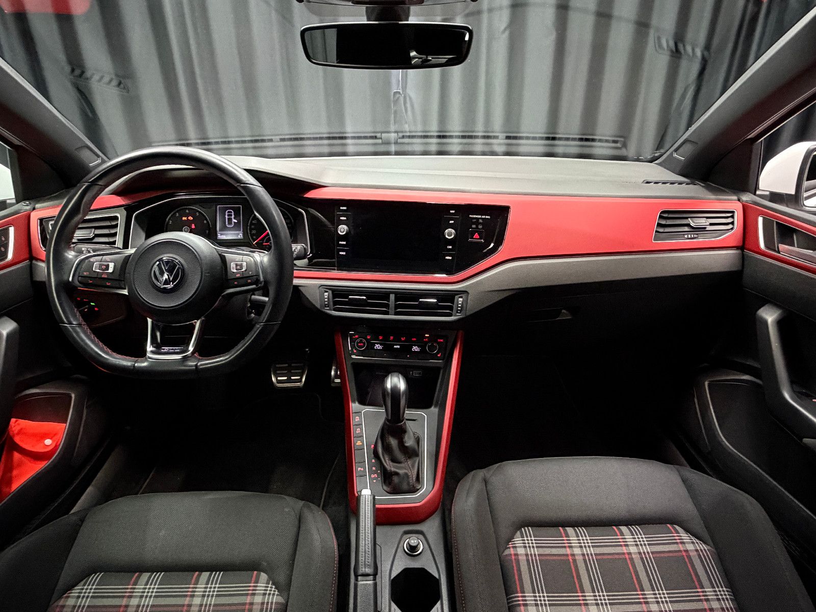 Fahrzeugabbildung Volkswagen Polo VI 2.0 TSI GTI |DSG|AUTOMATIK|LED