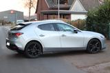 Mazda 3 2.0 e-SKY. G 150 M Hybrid Drive Homura Homura - silberne Mazda 3