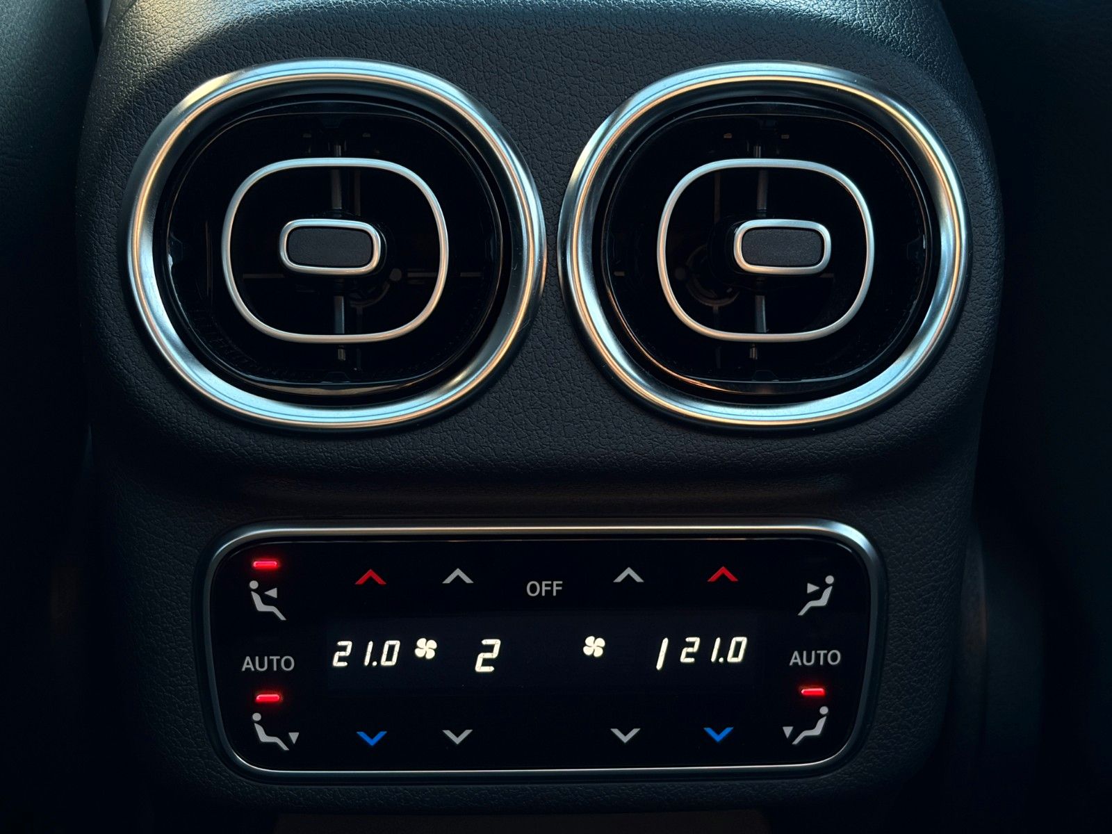 Fahrzeugabbildung Mercedes-Benz GLC 200 4M AMG + Pano Standhzg Burmester ACC AHK