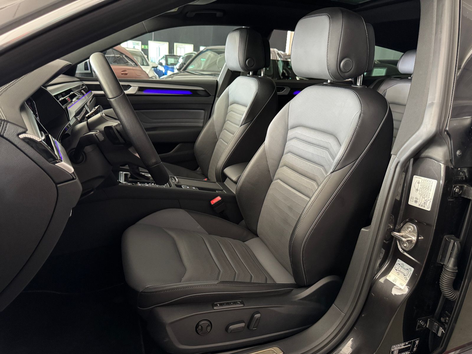 Fahrzeugabbildung Volkswagen ARTEON SB DSG ELEGANCE PANO IQ-LIGHT VW GARANTIE