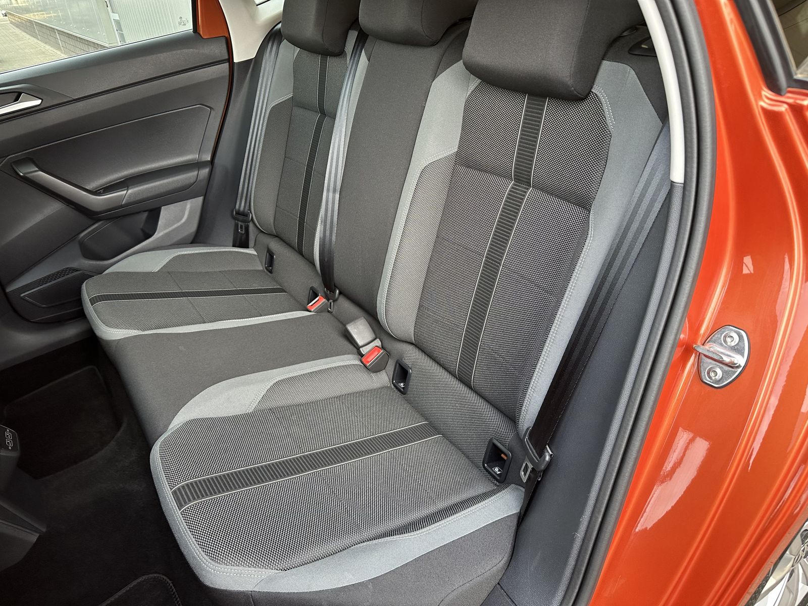 Fahrzeugabbildung Volkswagen Polo 1.0 TSI DSG R-Line NAV+LED+ACC+KAMERA+USB