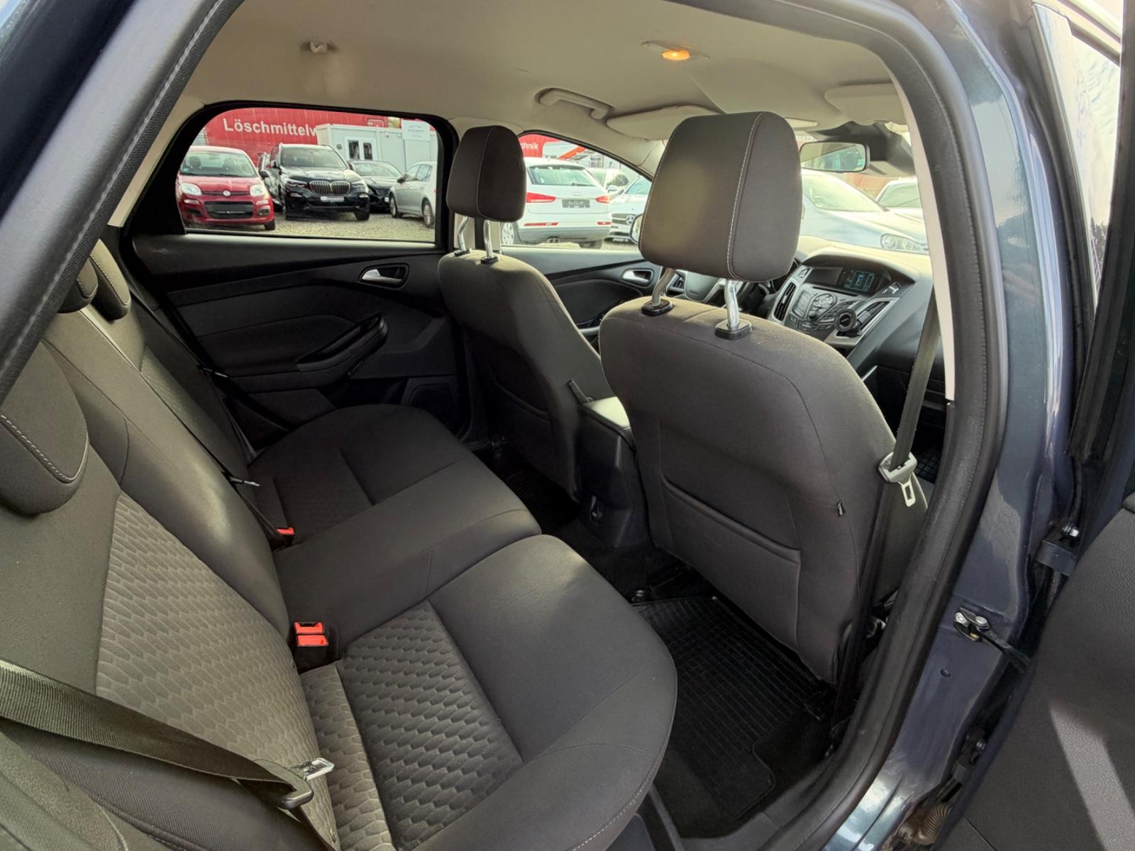 Ford Focus 2014 — photo 14