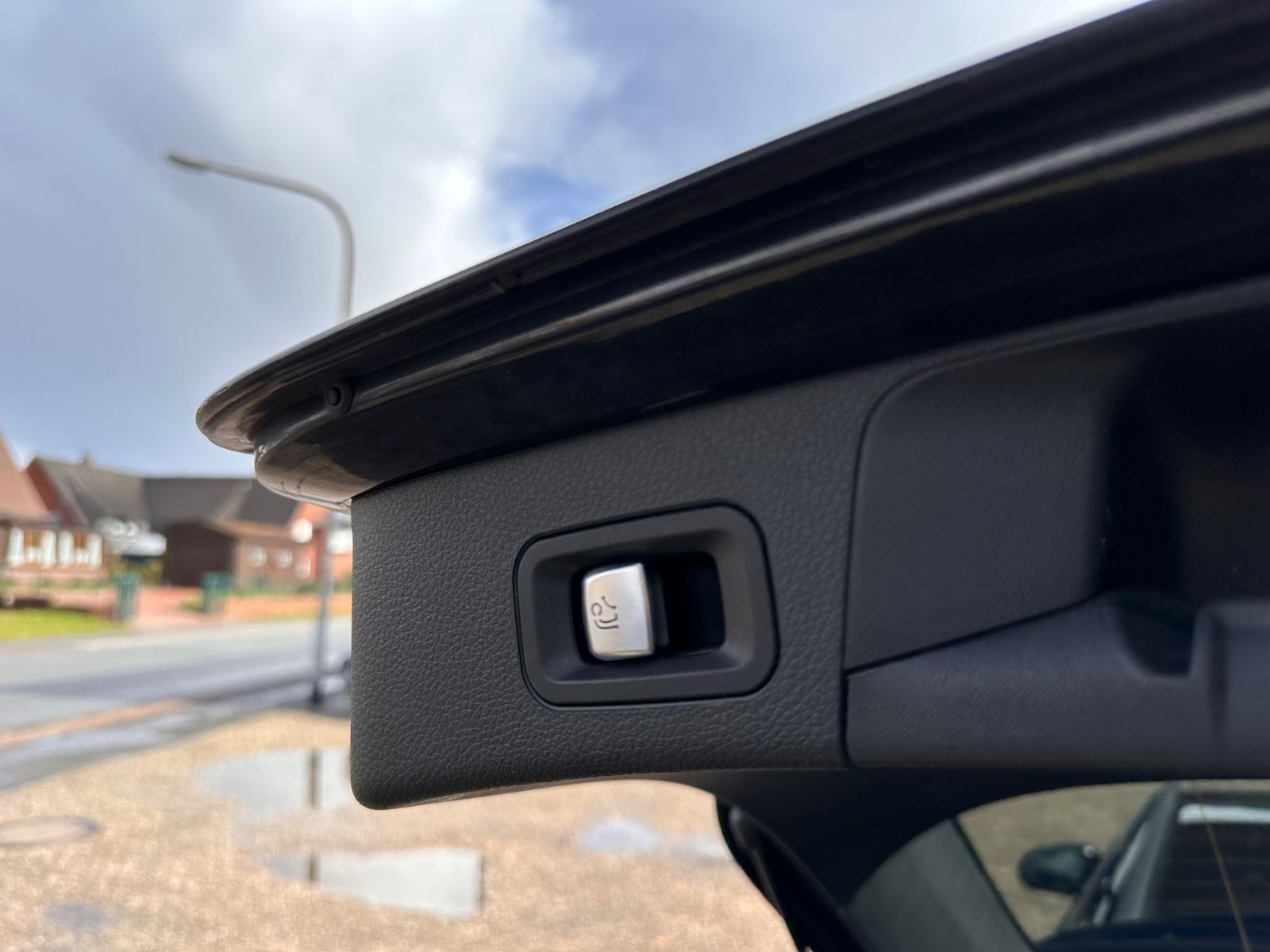 Fahrzeugabbildung Mercedes-Benz C 300 T-Modell AMG Line Night/AHK/LED/Navi/eHeck