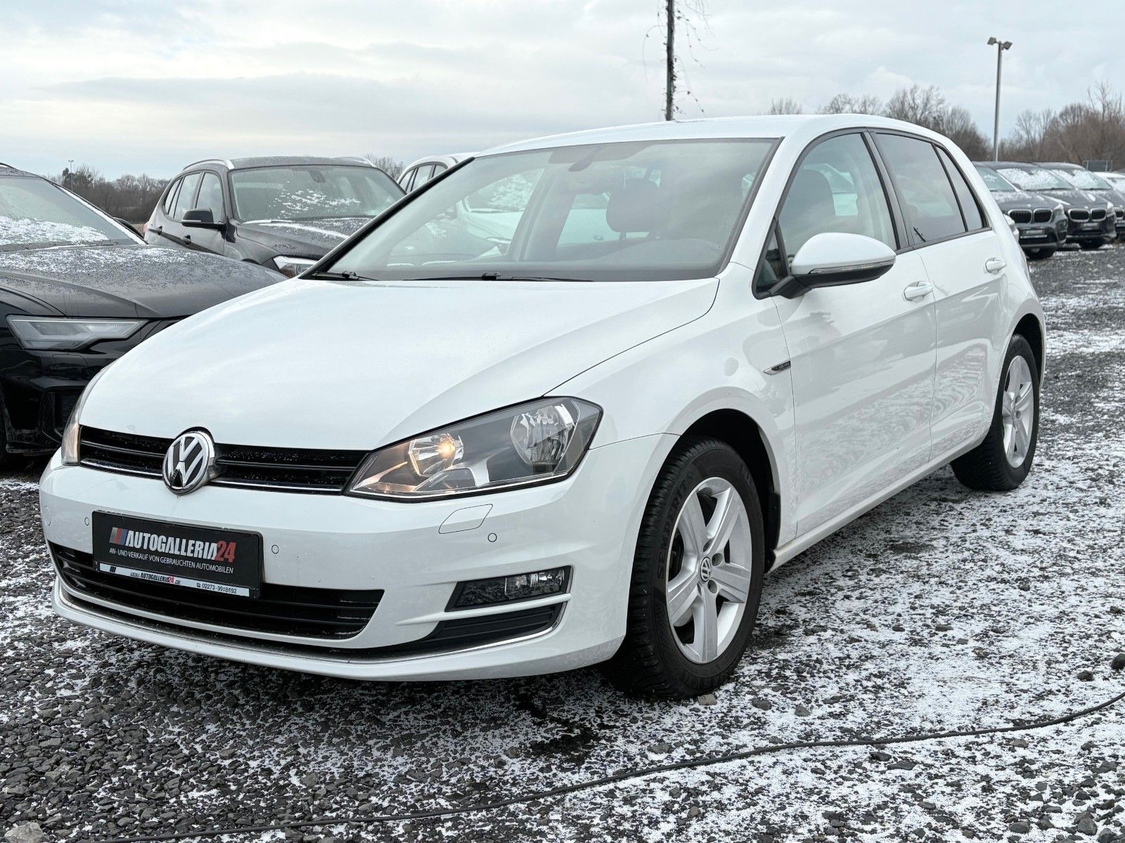 Fahrzeugabbildung Volkswagen Golf VII 2.0TDI Lim. LOUNGE Navi Klima PDC SPORT
