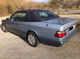 Mercedes-Benz  E 220 Cabrio Sportline Perlblau me - Mercedes-Benz E-Class aus 1994