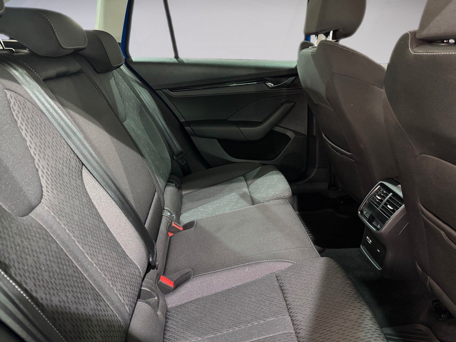 Fahrzeugabbildung SKODA Octavia Combi Ambition Clever 2.0 TDI