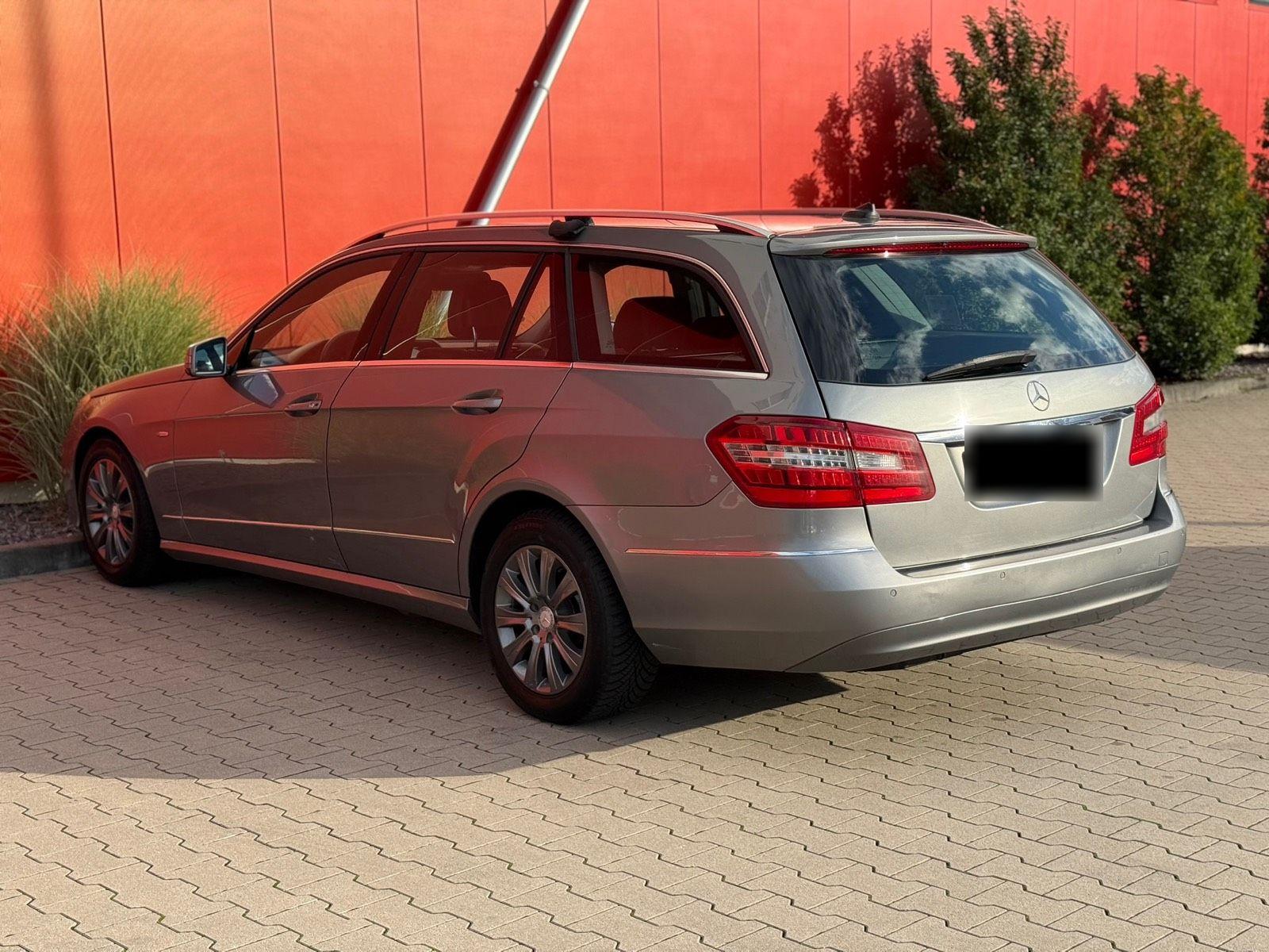 Mercedes-Benz E220 2011 — engine 136 HP (100kW)