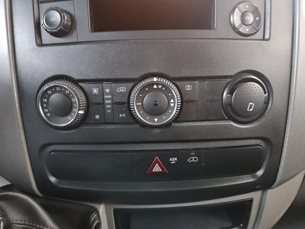 Fahrzeugabbildung Mercedes-Benz Sprinter 316 DOKA Pritsche 4x4 6 Sitze Klima