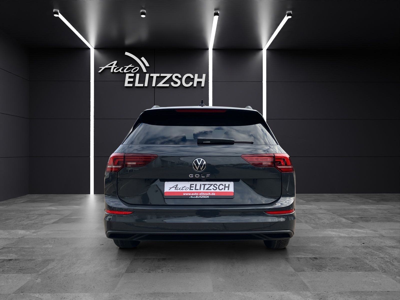 Fahrzeugabbildung Volkswagen Golf VIII Variant Life TSI LED ACC AHK SH HuD Re