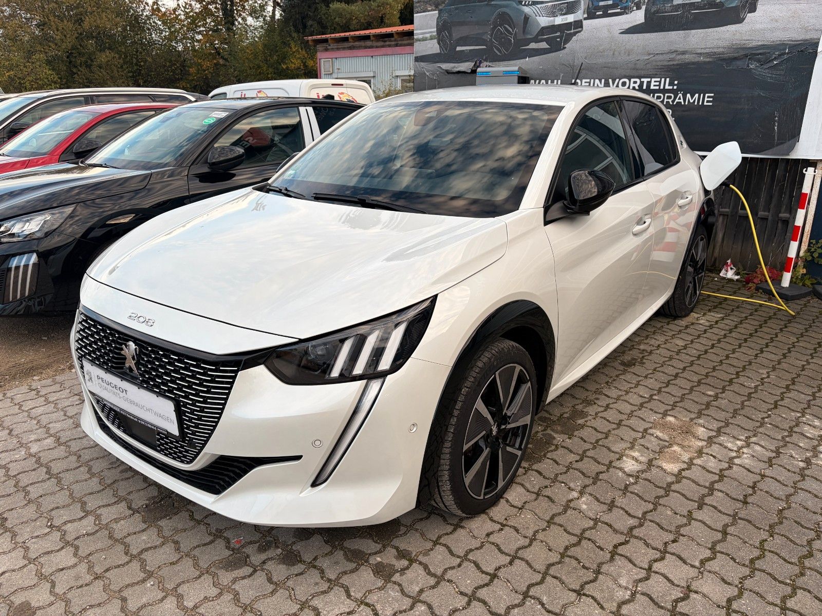 Peugeot e-208 136 GT *NAVI*LED*Kamera*