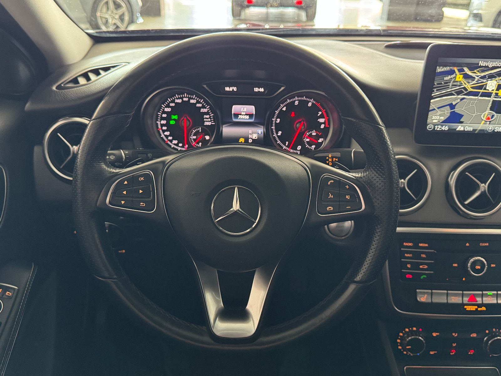 Fahrzeugabbildung Mercedes-Benz GLA 200 7G-DCT SPORTPAKET URBAN NAVI LED KAMERA