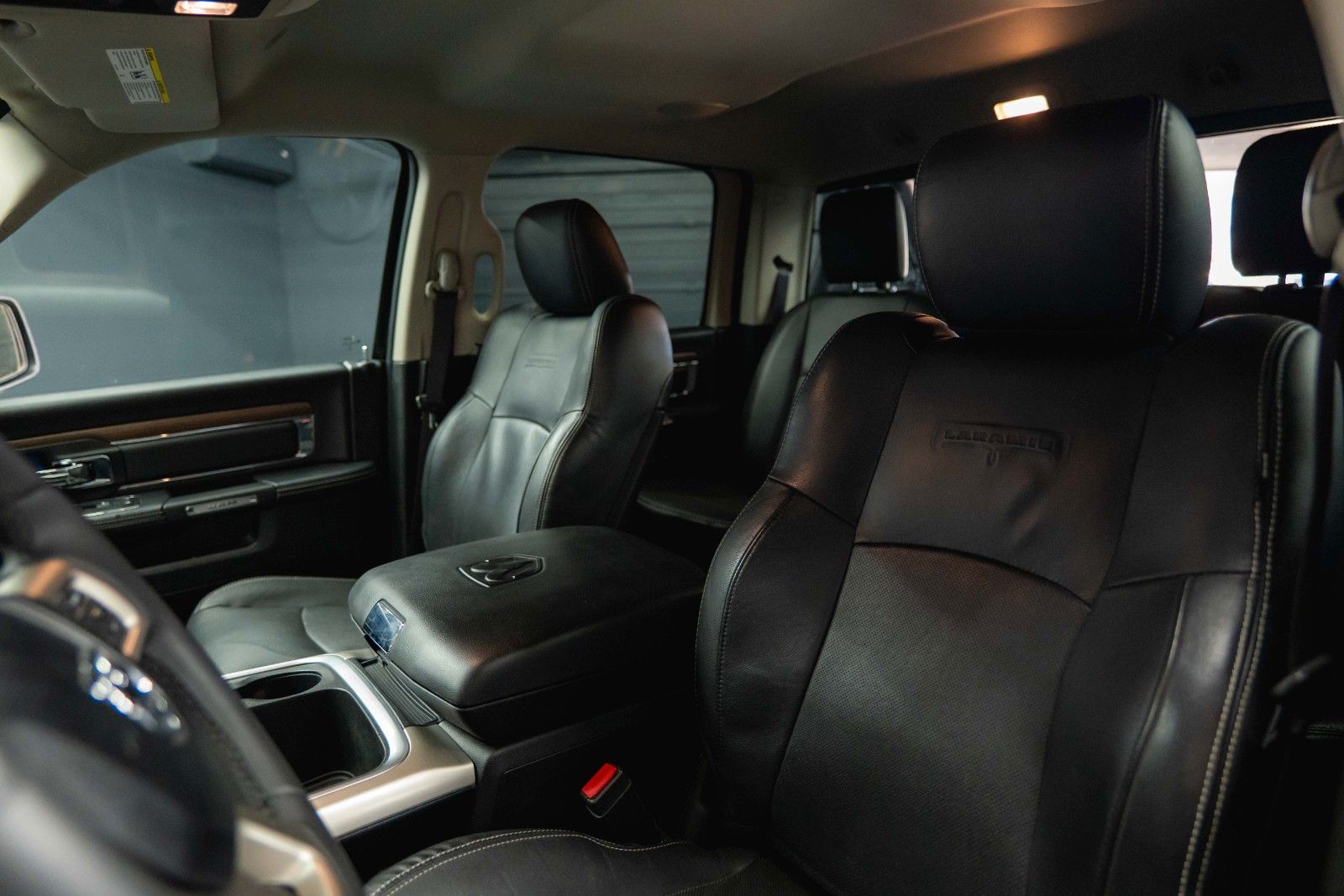 Fahrzeugabbildung Dodge RAM 5.7 V8 HEMI 4x4 Sport LARAMIE NightPaket 19%