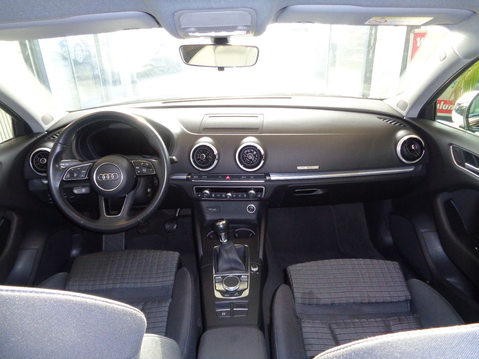 Fahrzeugabbildung Audi A3 Sportback sport / NAVI / XENON/ PDC