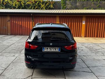 BMW 218 - 6