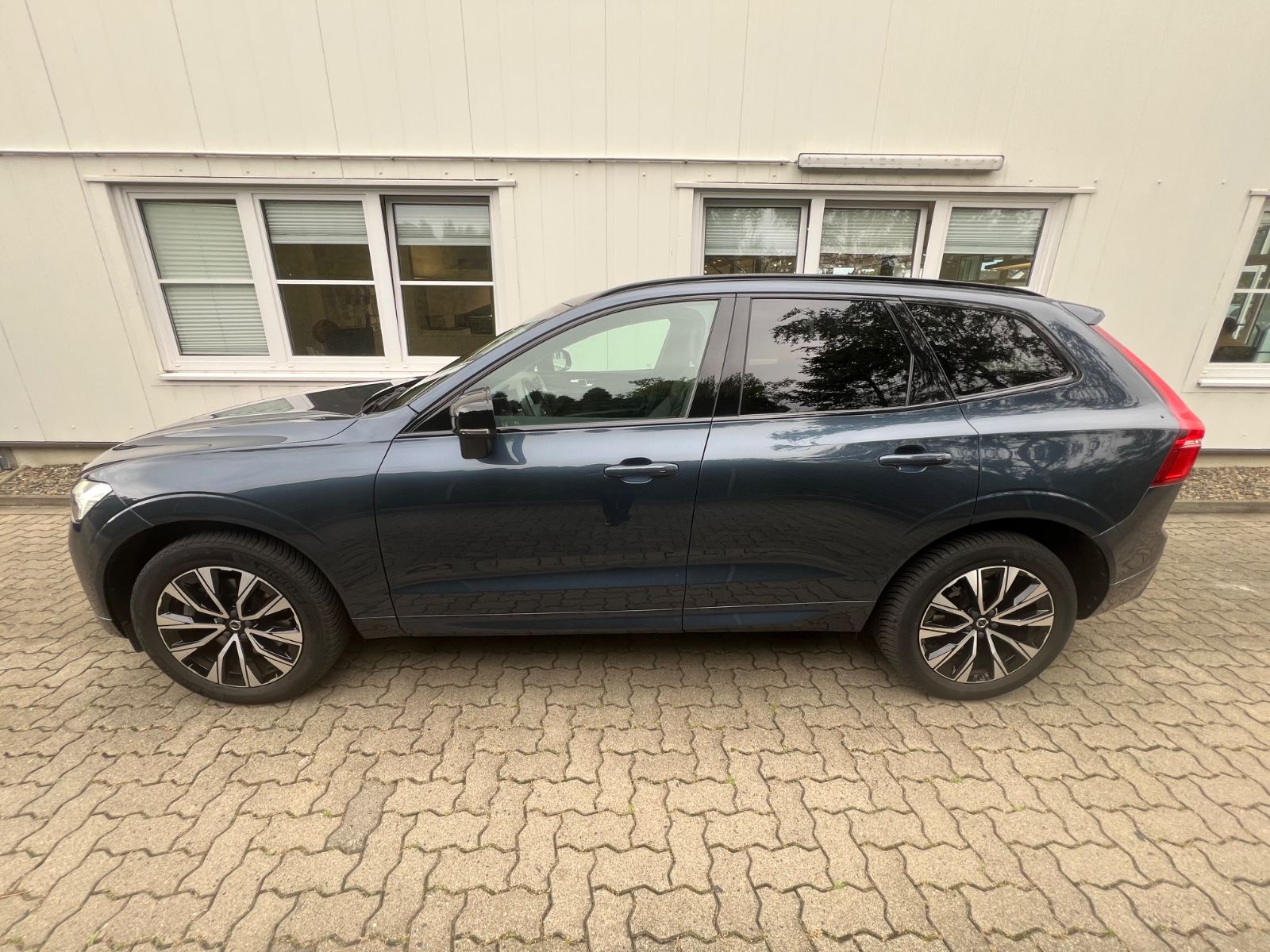 Volvo XC60 B4 Diesel AWD Plus Dark foto 4