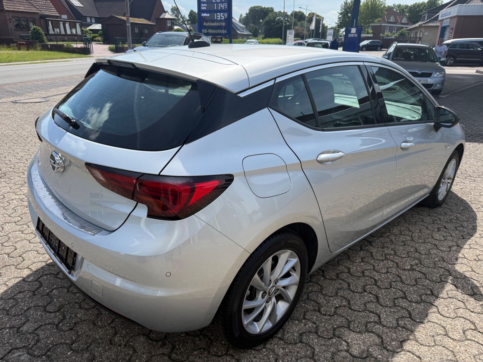 Fahrzeugabbildung Opel Astra 1.4 Turbo Elegance Autom. Navi/LED/SHZG