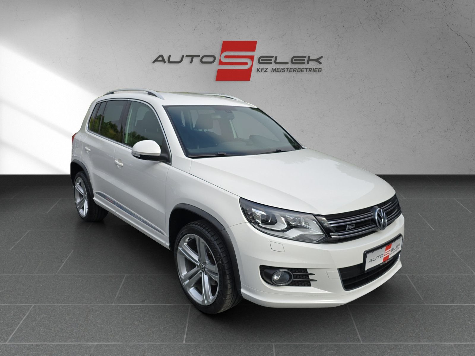 Fahrzeugabbildung Volkswagen Tiguan R-Line+KAMERA+NAVI+TÜV+INSPEKTION NEU ''