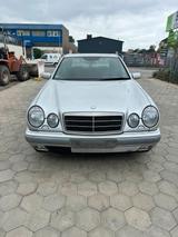 Mercedes-Benz Mercedes E 230 Elegance Export - Mercedes-Benz E 230 aus 1995