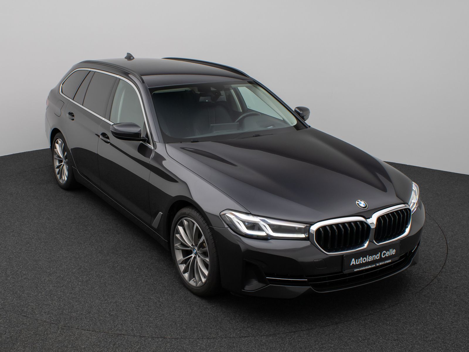 Fahrzeugabbildung BMW 520d xD Kamera HUD DAB H/K Fernlichtassist Alarm