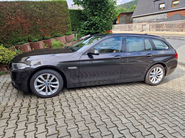 BMW 520d xDrive Leder, HUD, Panoramadach, AHK 