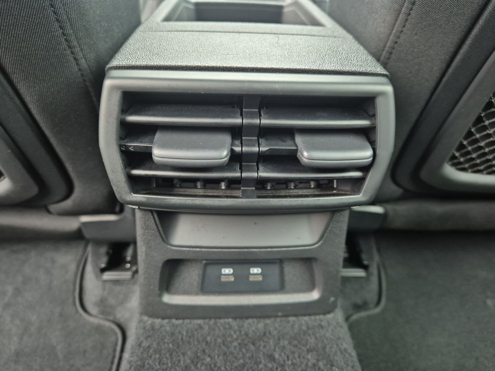 Fahrzeugabbildung Audi A3 Sportback 35 TFSI S line S-tronic LED ACC AVC