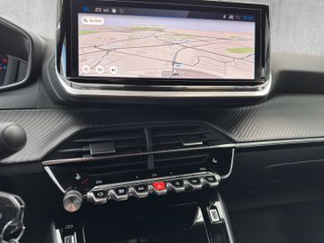 Peugeot 2008 Hybrid 136 Allure +SHZ+SpurH+PDC+LM