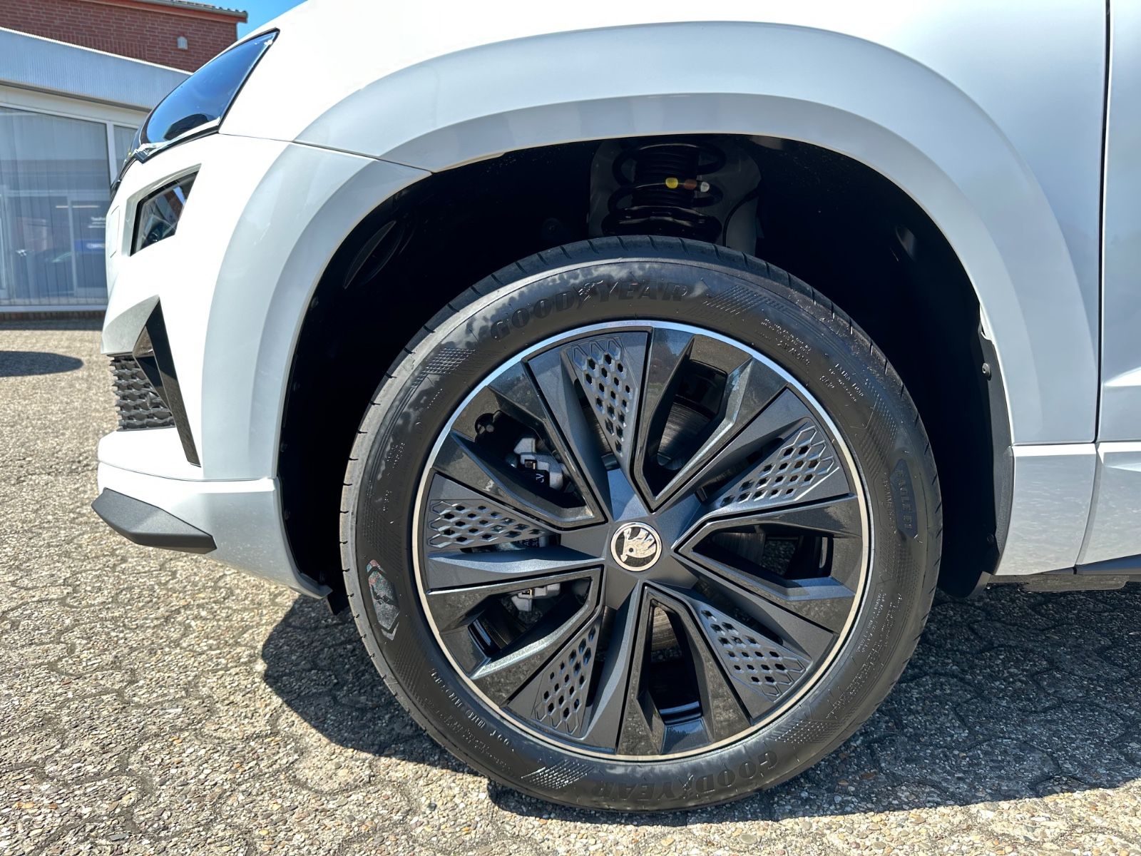 Fahrzeugabbildung SKODA Karoq 1.5 TSI Sportline DSG Pano/AHK/Navi/Matrix