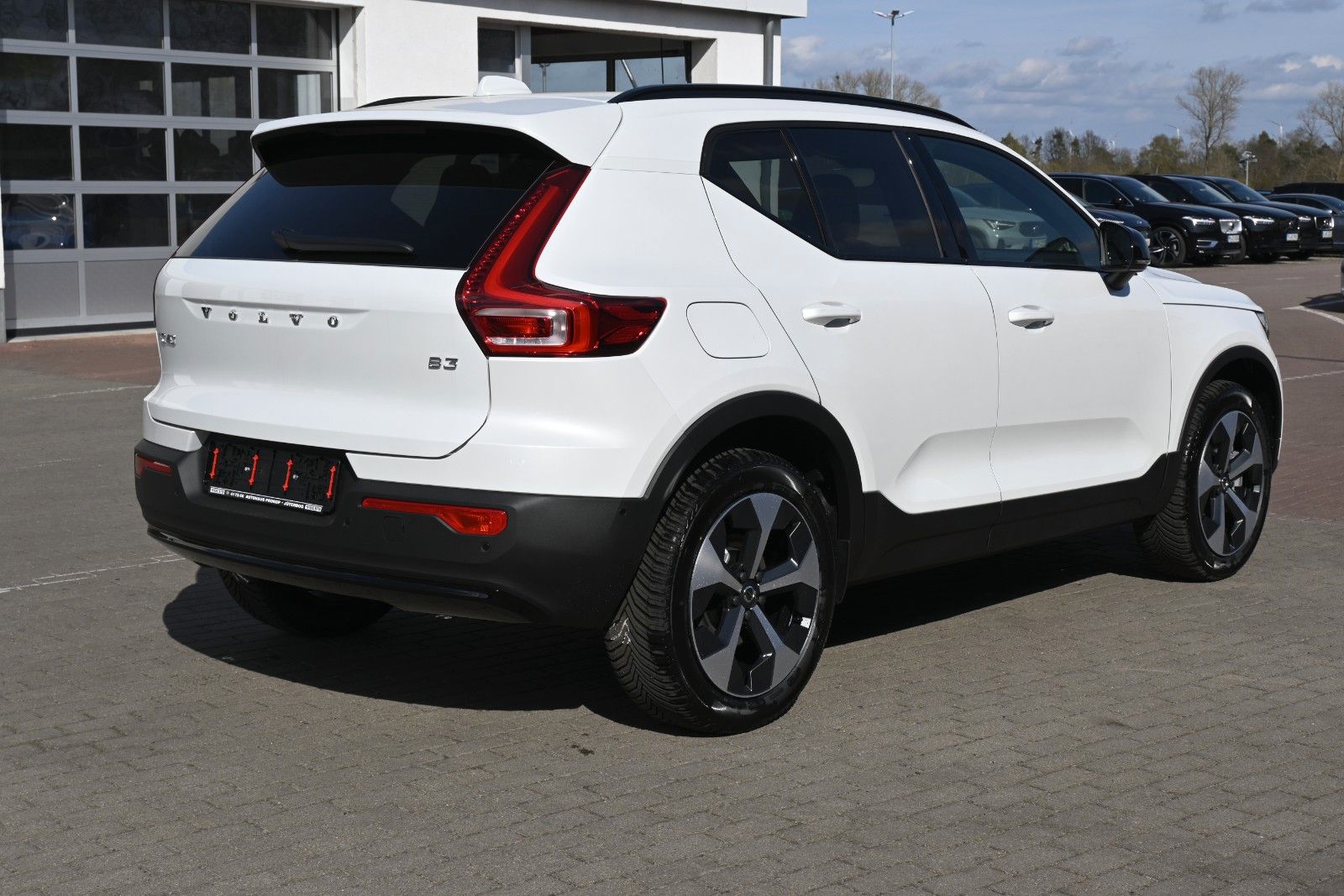 Fahrzeugabbildung Volvo XC40 B3 DKG Plus Dark*H&K*FSHZG*360°*ACC*AHK