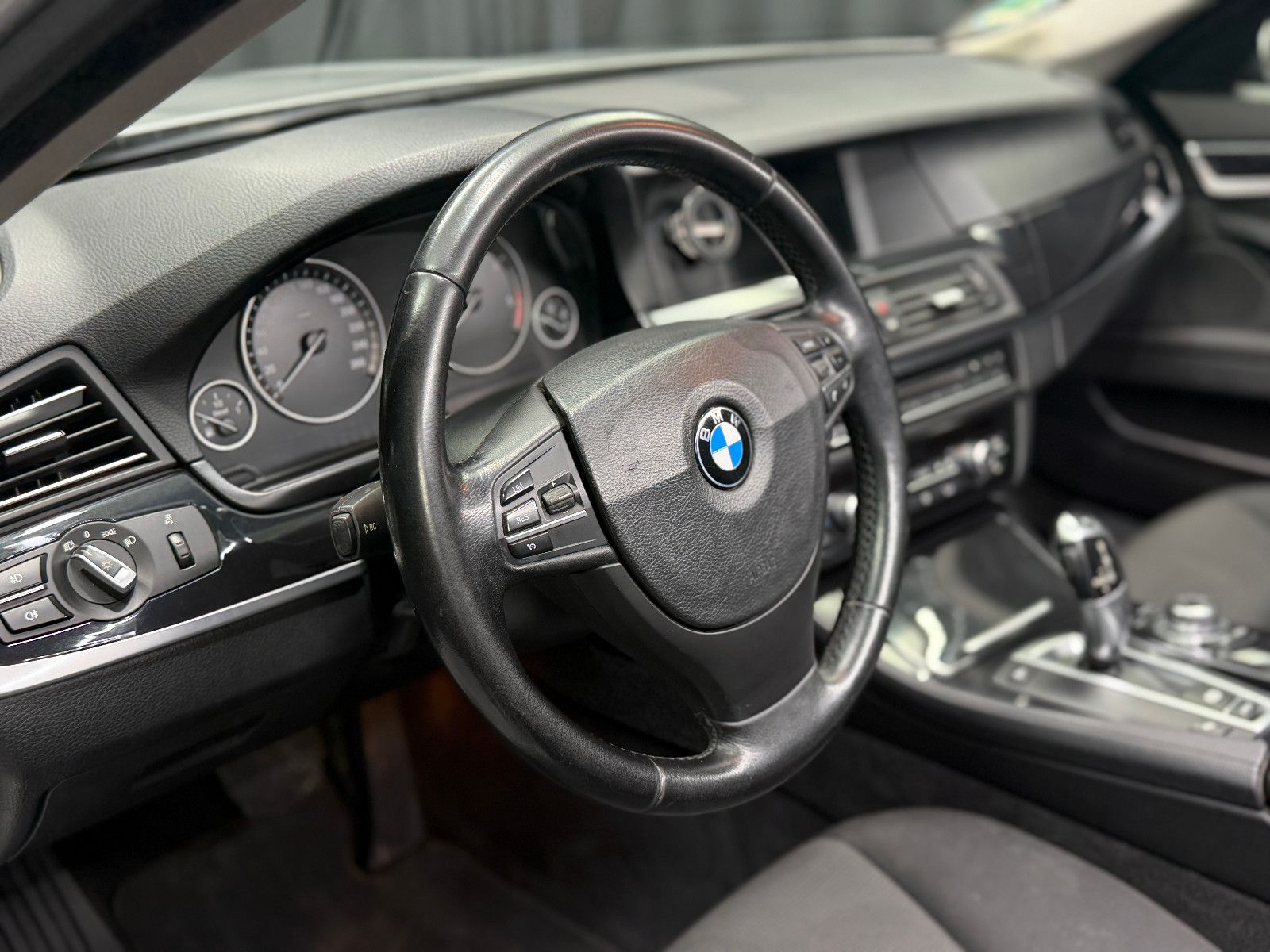Fahrzeugabbildung BMW 530d Limousine |AUTOMATIK|PANO|NAVI|PDC