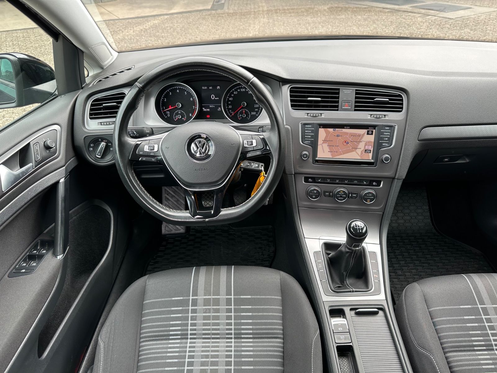 Fahrzeugabbildung Volkswagen Golf VII 1.2 TSI Lounge Navi/SHZG/BT/GRA/GJR