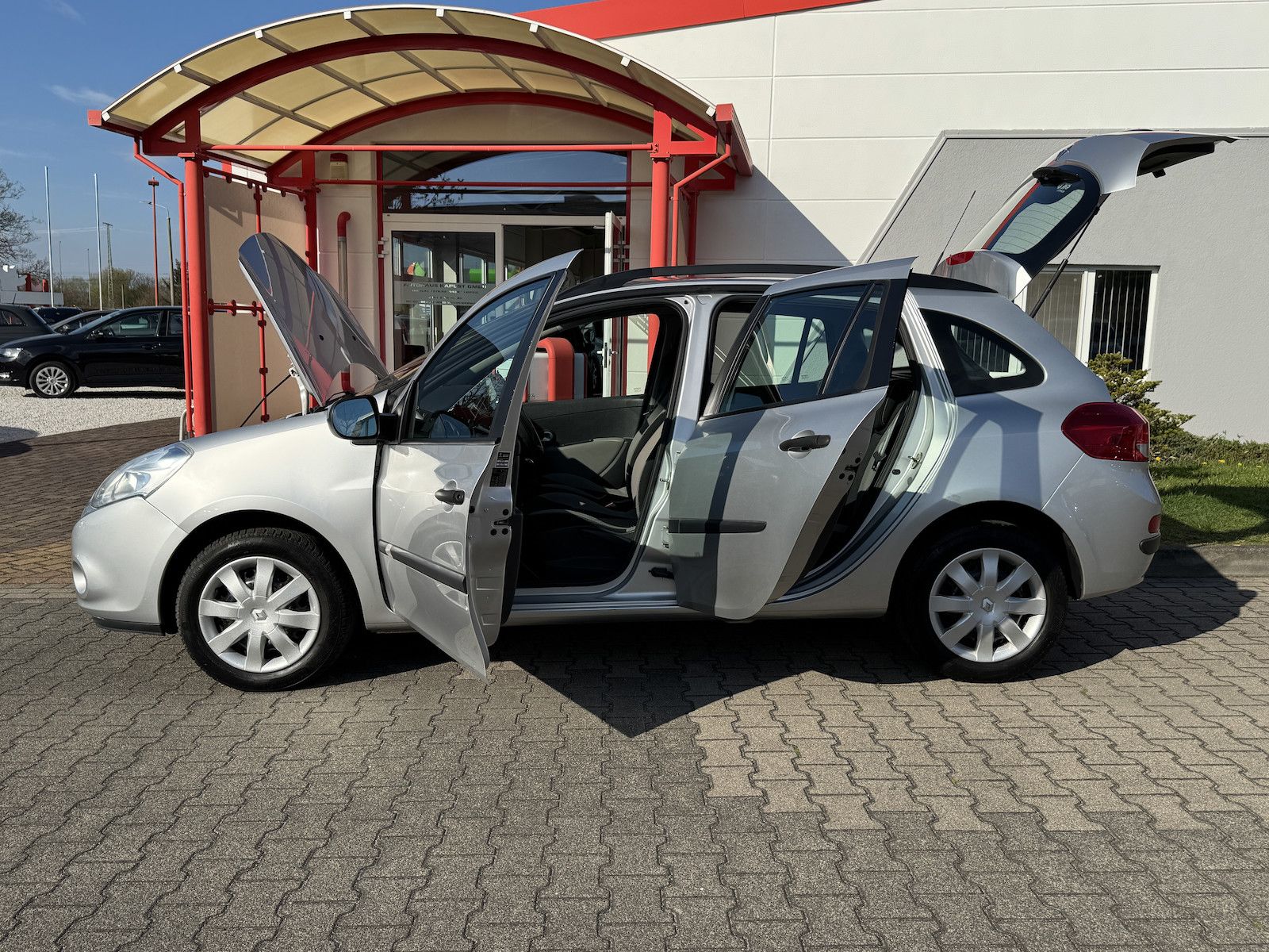 Fahrzeugabbildung Renault Clio Grandtour /NAVI/TMC/Klima/8x bereift