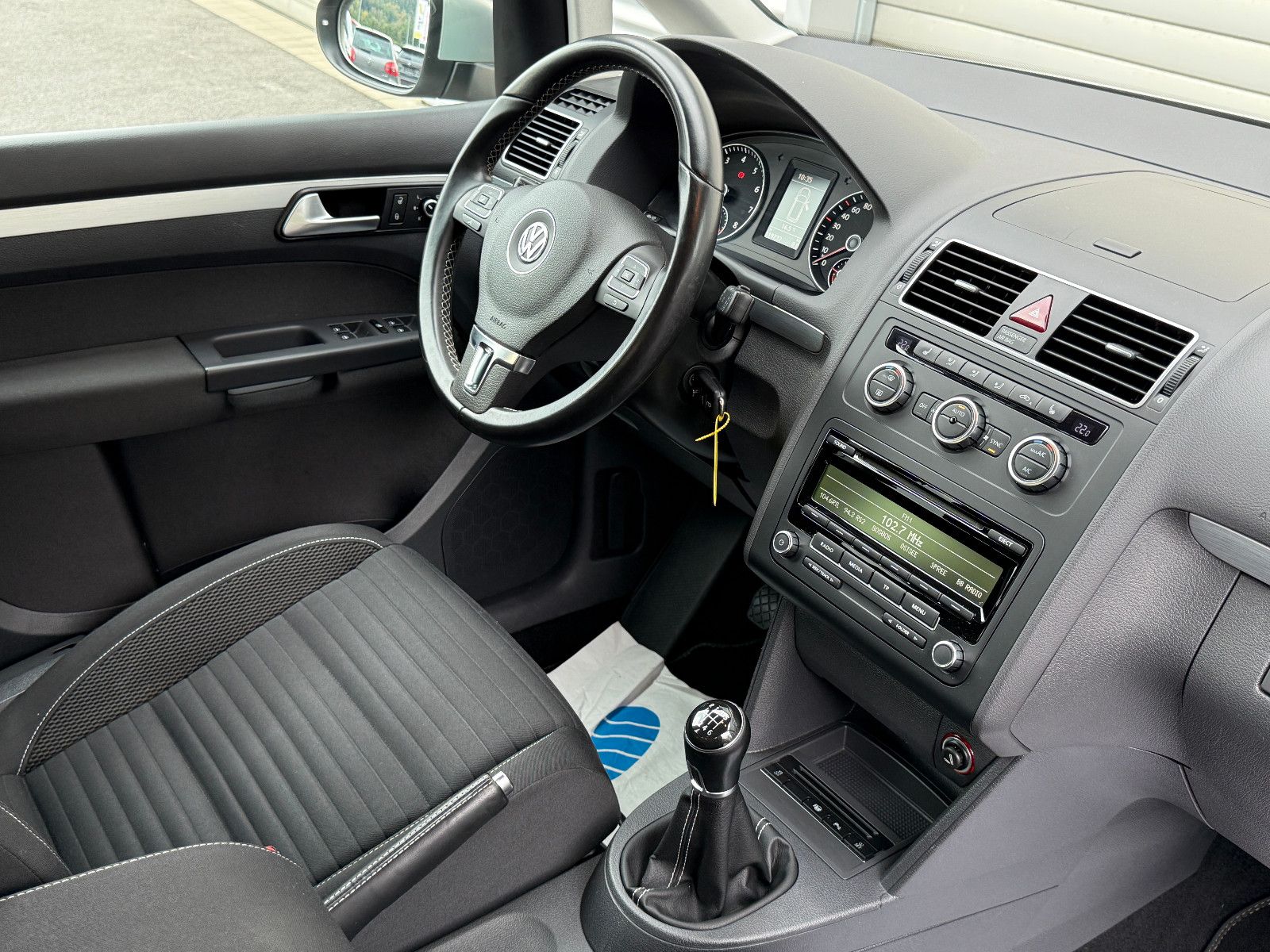 Fahrzeugabbildung Volkswagen Touran Cup 1.2 TSI 7-Sitzer Bi-Xenon GRA SHZ PDC