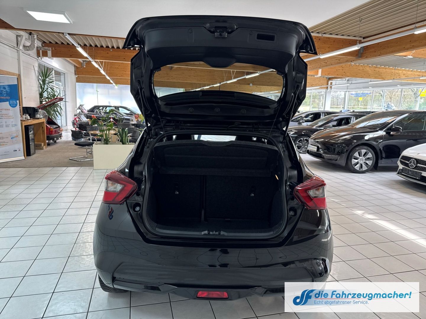 Fahrzeugabbildung Nissan Micra N-Sport Navi Soundsystem Bose LED Klimaaut