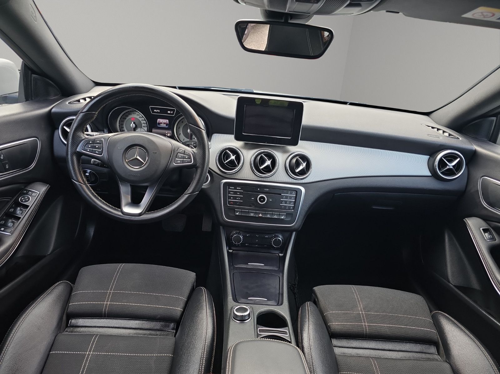 Fahrzeugabbildung Mercedes-Benz 180 CLA Shooting Brake /AUT/NAVI/PDC/LED/NIGHT