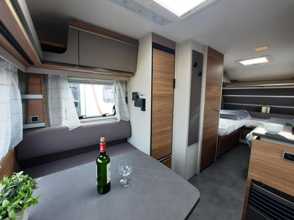 Fahrzeug Übersicht 17 Fahrzeugabbildung Dethleffs Nomad 460 EL Verfüg./Sparen Sie 5.183,- €