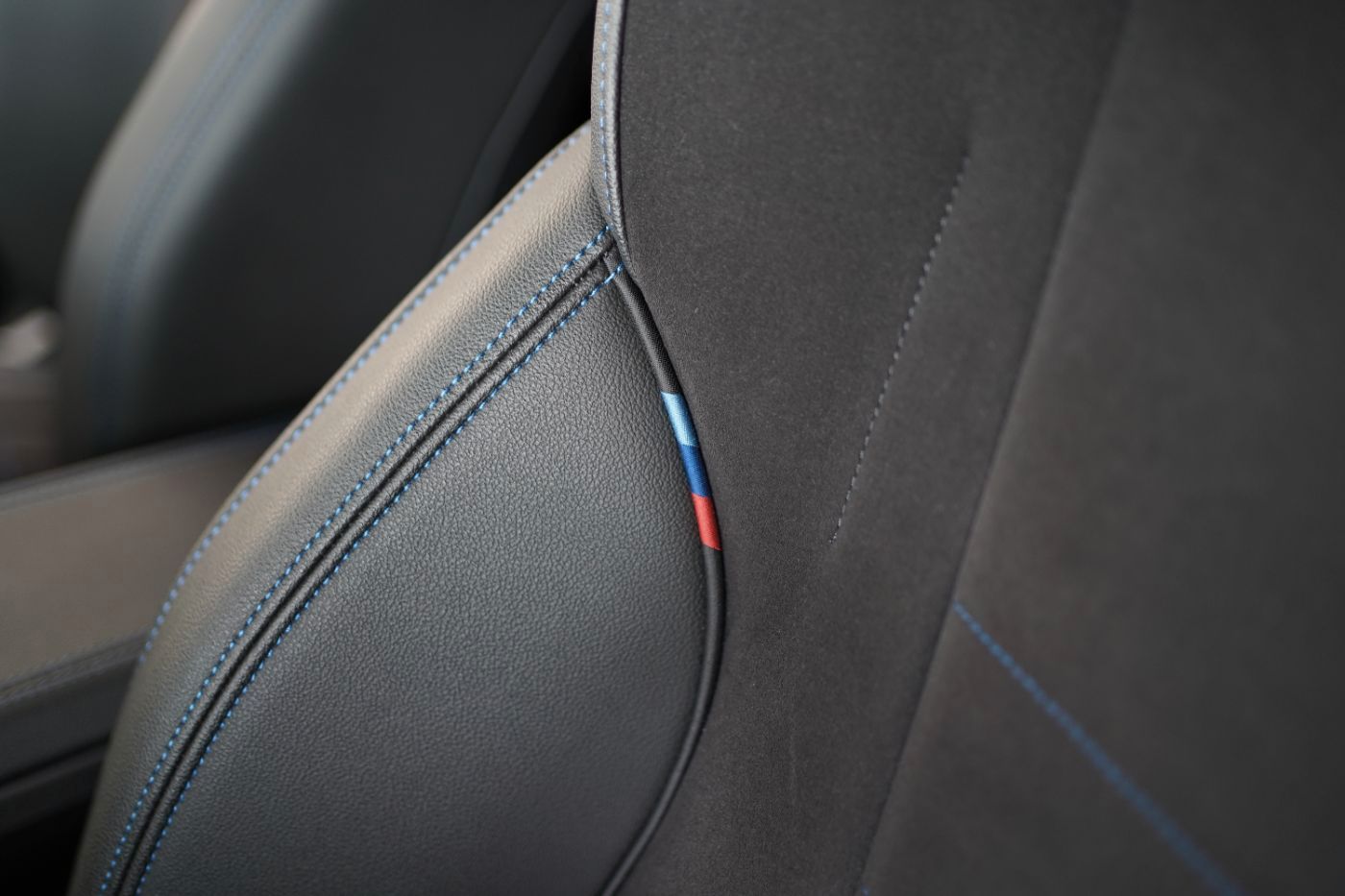 Fahrzeugabbildung BMW 218i Active Tourer M Sport +HeadUp+LED+Glasdach+