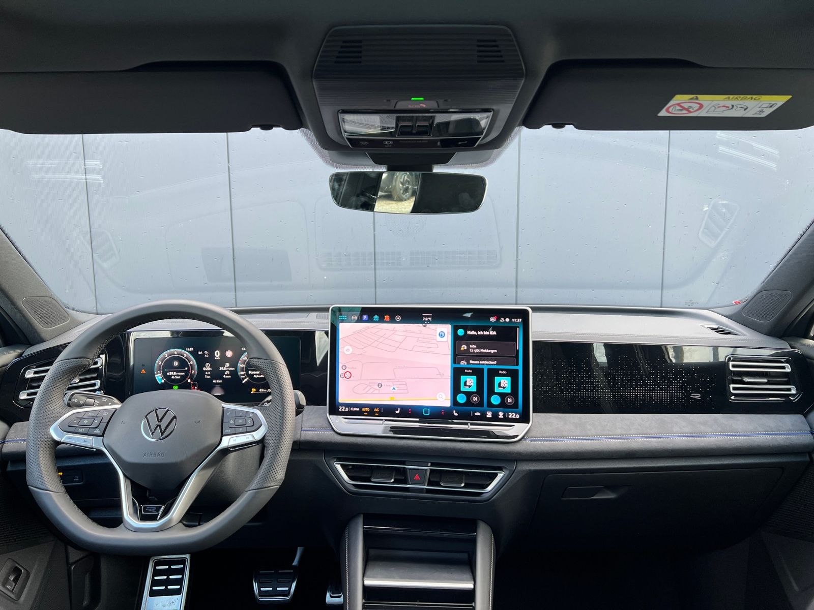 Fahrzeugabbildung Volkswagen Tiguan R-Line 1.5 eTSI DSG *AHK, ACC, IQ.Light,