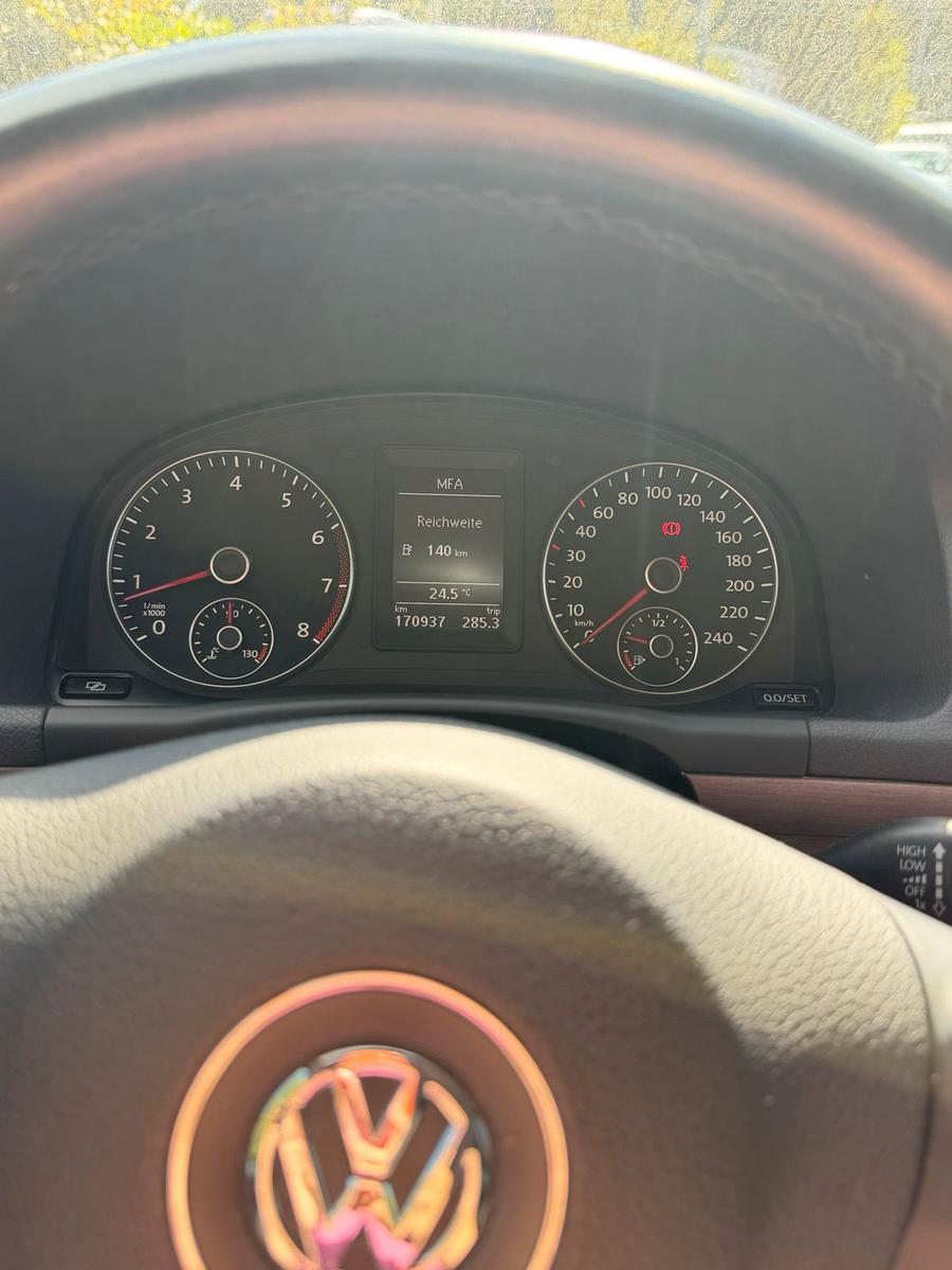 Volkswagen Touran 2011 — photo 10