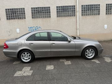 Mercedes E 200 - 4