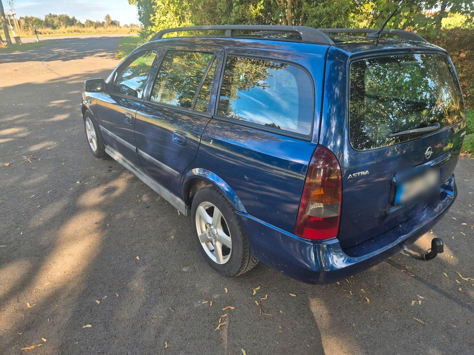 Opel Astra 2004 — interior