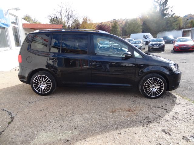 Fahrzeugabbildung Volkswagen Touran Cup/2.Hd/Xenon/StH/Pano/AHK