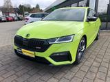 Skoda Octavia Combi RS 2.0 TSI AHZV MATRIX COLUMBUS - mit Benzin-Antrieb: Grün, Scheckheftgepflegt, Kombi, mit Klimaautomatik