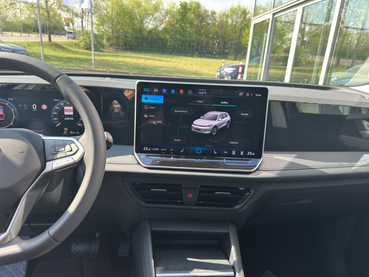 Fahrzeugabbildung Volkswagen Tiguan Life ,DSG,AHK,Pano,LED-Plus,Navi,17"LM,uv
