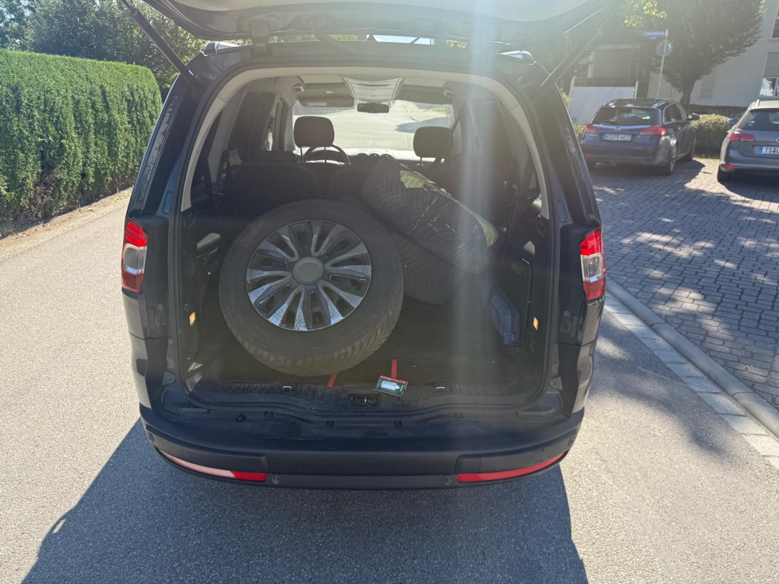 Ford Galaxy 2012 — photo 13