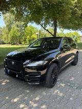 Jaguar F-Pace 3.0 V6/MERIDIAN/22/Panorama - Jaguar F-Pace in Stuttgart