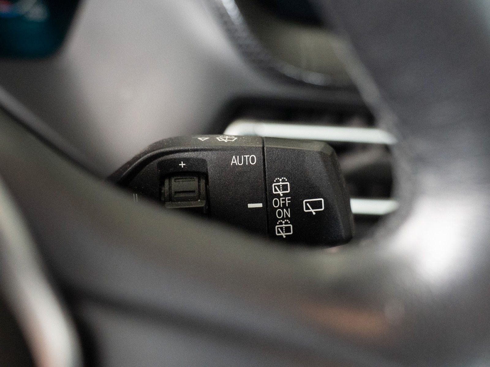 Fahrzeugabbildung BMW 118 i Sport Line AUTOMATIK/SITZHZG./PDC V+H/DAB