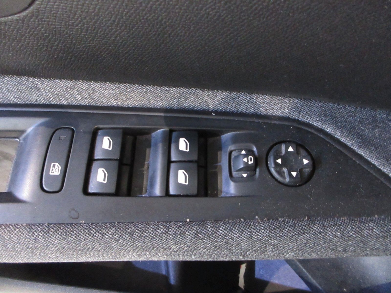 Fahrzeugabbildung Peugeot 5008 Active Pack 1.5D LED/NAVI/AHK/PDC/R´CAM