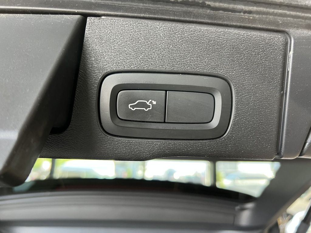 Volvo XC60 D5 Inscription AWD B&W Massage Pano Kamera