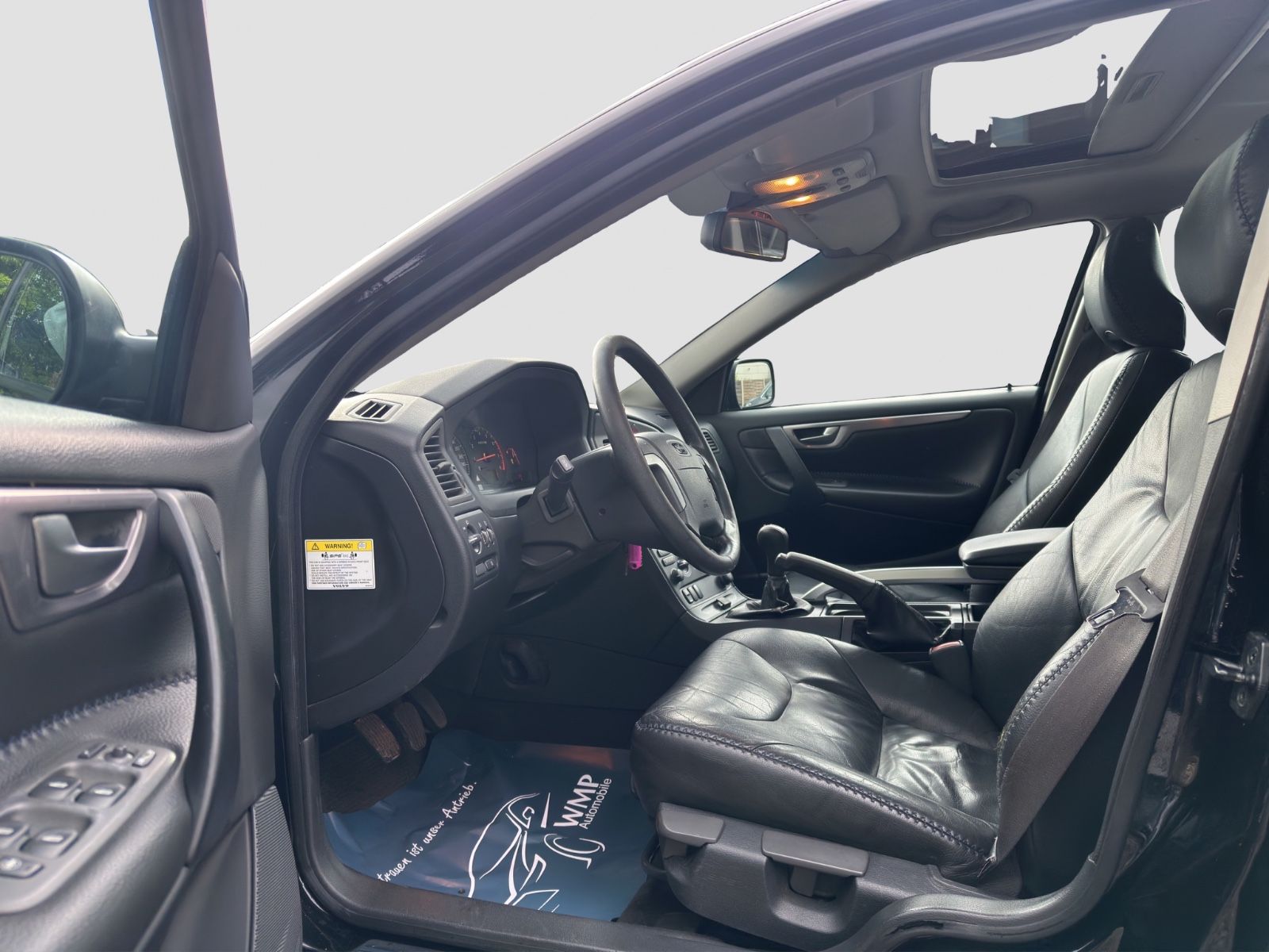 Fahrzeugabbildung Volvo V70 XC 2.4 T AWD/Leder/Schiebedach/Sitzheiz./